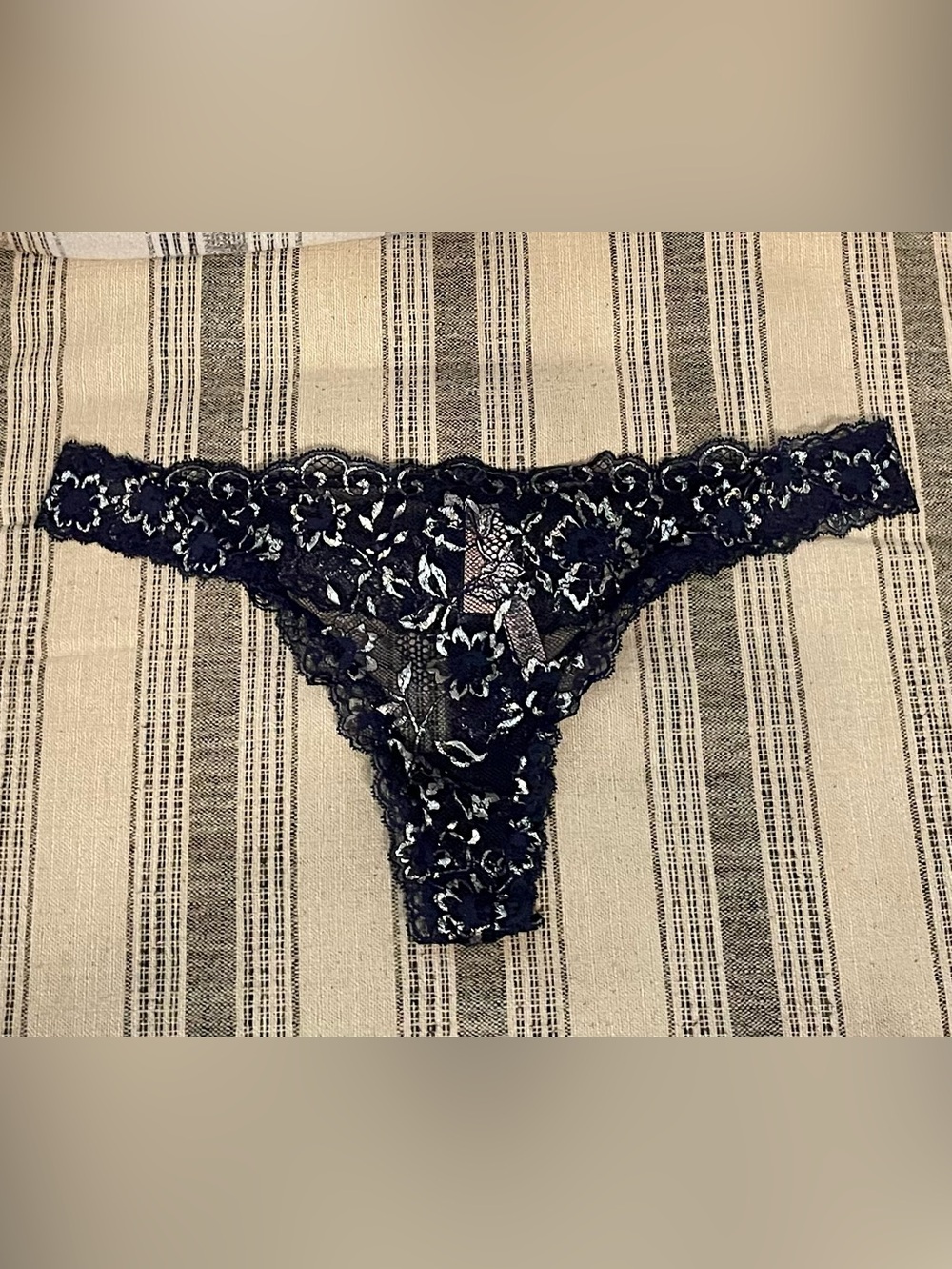 NWT Victoria’s Secret Dream Angels Allure Lace Floral Thong Panty - Navy
